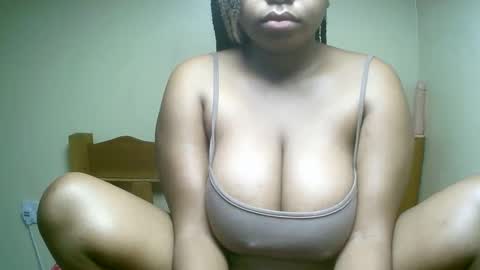 sexyyred_ online show from February 21, 6:11 pm