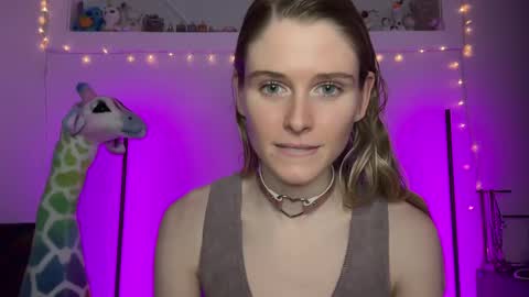 Snapshot of shadebabe chatting on December 7, 7:54 am shadebabe online show from December 7, 7:54 am