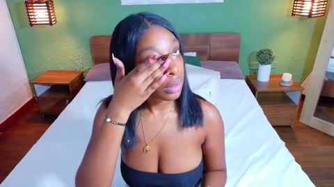 Catalina online show from December 13, 7:53 pm