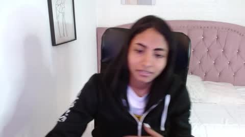 shanelle online show from November 1, 3:39 am