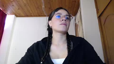 shanel_lozano online show from August 3, 7:20 pm