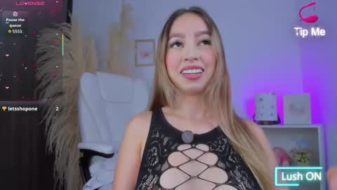 Snapshot of shannel_moss__ chatting on October 16, 11:47 pm   online show from October 16, 11:47 pm