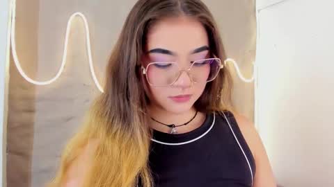 Shanntal  online show from February 16, 7:34 pm