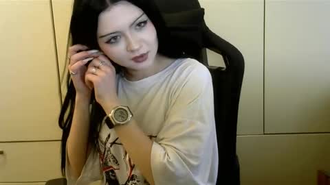 Snapshot of sharellgilvin chatting on October 14, 2:31 pm Angie online show from October 14, 2:31 pm
