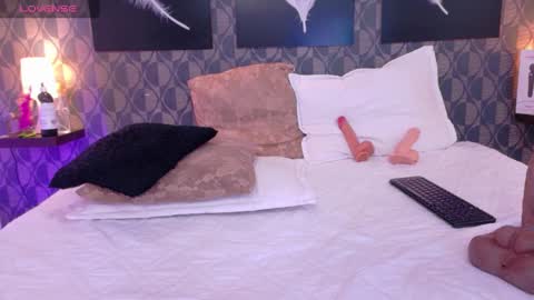 Sharom  online show from March 10, 10:55 pm