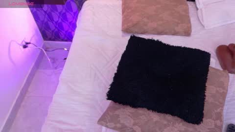 Sharom  online show from March 1, 9:26 pm