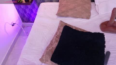 Sharom  online show from March 1, 6:21 pm