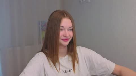 Snapshot of sharrimalagisi chatting on October 24, 4:24 am Miroslava online show from October 24, 4:24 am