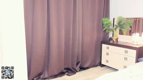 Violet online show from December 26, 1:10 pm