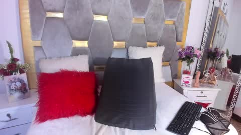 shellbydior online show from February 7, 11:03 pm