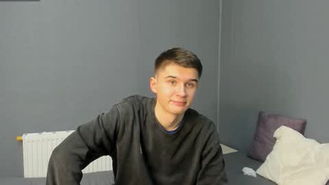 Max online show from November 11, 6:43 pm