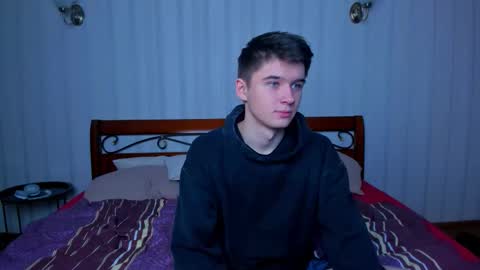 Max online show from December 5, 10:51 pm