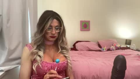 sherrisqs00 online show from May 9, 12:16 am