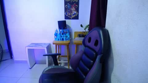 Snapshot of shining_star69 chatting on October 10, 5:13 am shining_star69 online show from October 10, 5:13 am