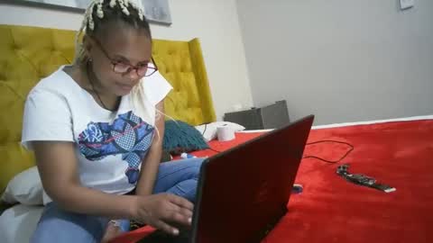 Snapshot of shotofmocha chatting on September 19, 4:33 pm shotofmocha online show from September 19, 4:33 pm