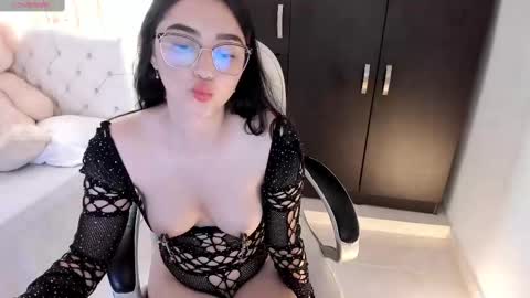 Nahomy online show from September 17, 6:55 pm