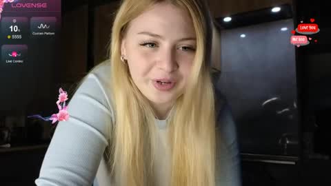 Molly online show from April 3, 3:41 pm