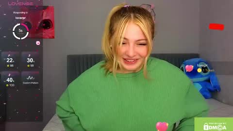 Molly online show from December 5, 9:00 pm