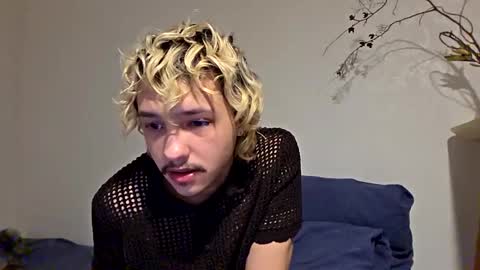 your shy boy online show from April 16, 4:18 pm