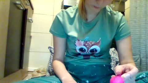 shy_model19 online show from January 25, 4:35 pm