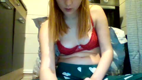 shy_woman18 online show from January 18, 6:53 pm