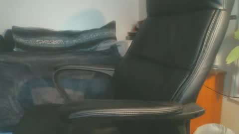 shyboyhugecum2020 online show from February 19, 4:11 am