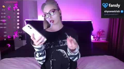 Snapshot of shysweetrish chatting on October 10, 11:42 pm shysweetrish online show from October 10, 11:42 pm