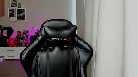 SIA online show from April 17, 2:14 am