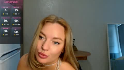 Snapshot of siberian_girl_ chatting on September 29, 3:27 am Eva online show from September 29, 3:27 am