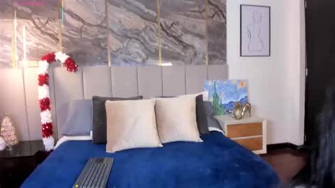 Sienna Blake online show from November 28, 9:00 pm