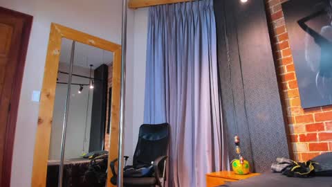 SinnaDark online show from April 4, 11:28 am