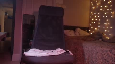 Silas online show from October 16, 1:27 am