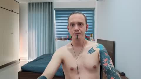 silent_stitch online show from June 28, 12:06 am