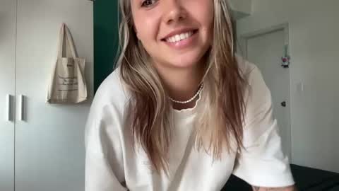 You fav Miss Si online show from March 21, 7:14 am