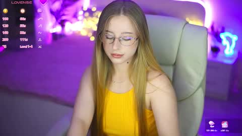 Snapshot of silverrmoon chatting on September 24, 12:45 pm  Kristina Kris  online show from September 24, 12:45 pm