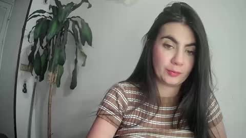 Snapshot of silviecollins chatting on February 23, 10:53 pm Silvie online show from February 23, 10:53 pm