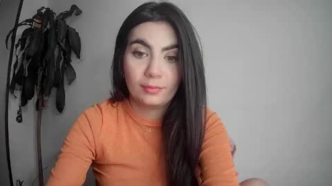 Snapshot of silviecollins chatting on February 6, 11:48 pm Silvie online show from February 6, 11:48 pm