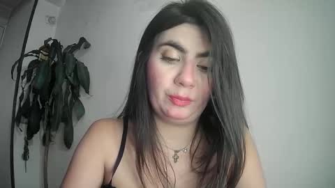 Snapshot of silviecollins chatting on February 6, 12:11 am Silvie online show from February 6, 12:11 am