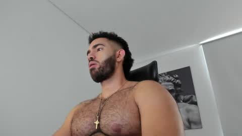 simon_leon01 online show from May 5, 9:53 pm