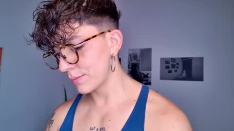 Snapshot of simone_4201 chatting on September 25, 5:20 pm Sim. online show from September 25, 5:20 pm