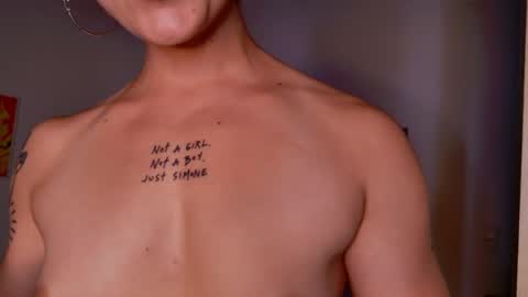 Snapshot of simone_4201 chatting on February 21, 11:22 am Sim. online show from February 21, 11:22 am