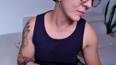 Snapshot of simone_4201 chatting on September 13, 9:39 pm Sim. online show from September 13, 9:39 pm