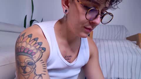 Snapshot of simone_4201 chatting on October 2, 5:34 pm Sim. online show from October 2, 5:34 pm