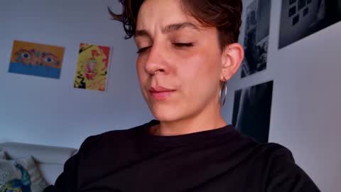 Snapshot of simone_4201 chatting on October 27, 9:48 pm Sim. online show from October 27, 9:48 pm