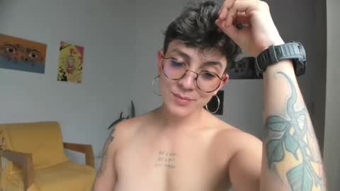 Snapshot of simone_4201 chatting on January 27, 7:13 pm Sim. online show from January 27, 7:13 pm