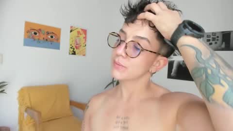 Snapshot of simone_4201 chatting on January 30, 7:26 pm Sim. online show from January 30, 7:26 pm