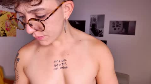 Snapshot of simone_4201 chatting on March 1, 12:45 pm Sim. online show from March 1, 12:45 pm