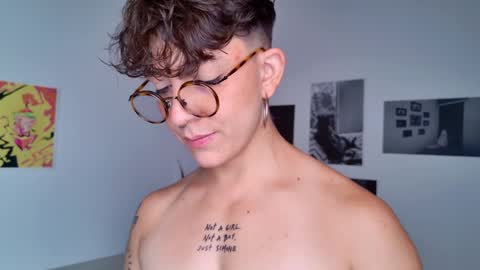 Snapshot of simone_4201 chatting on September 16, 2:31 pm Sim. online show from September 16, 2:31 pm