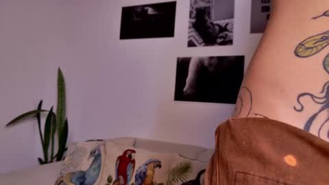 Snapshot of simone_4201 chatting on February 26, 10:04 pm Sim. online show from February 26, 10:04 pm