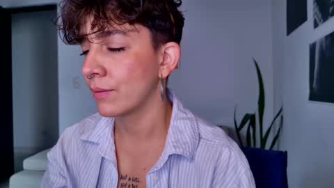 Snapshot of simone_4201 chatting on October 19, 1:16 pm Sim. online show from October 19, 1:16 pm